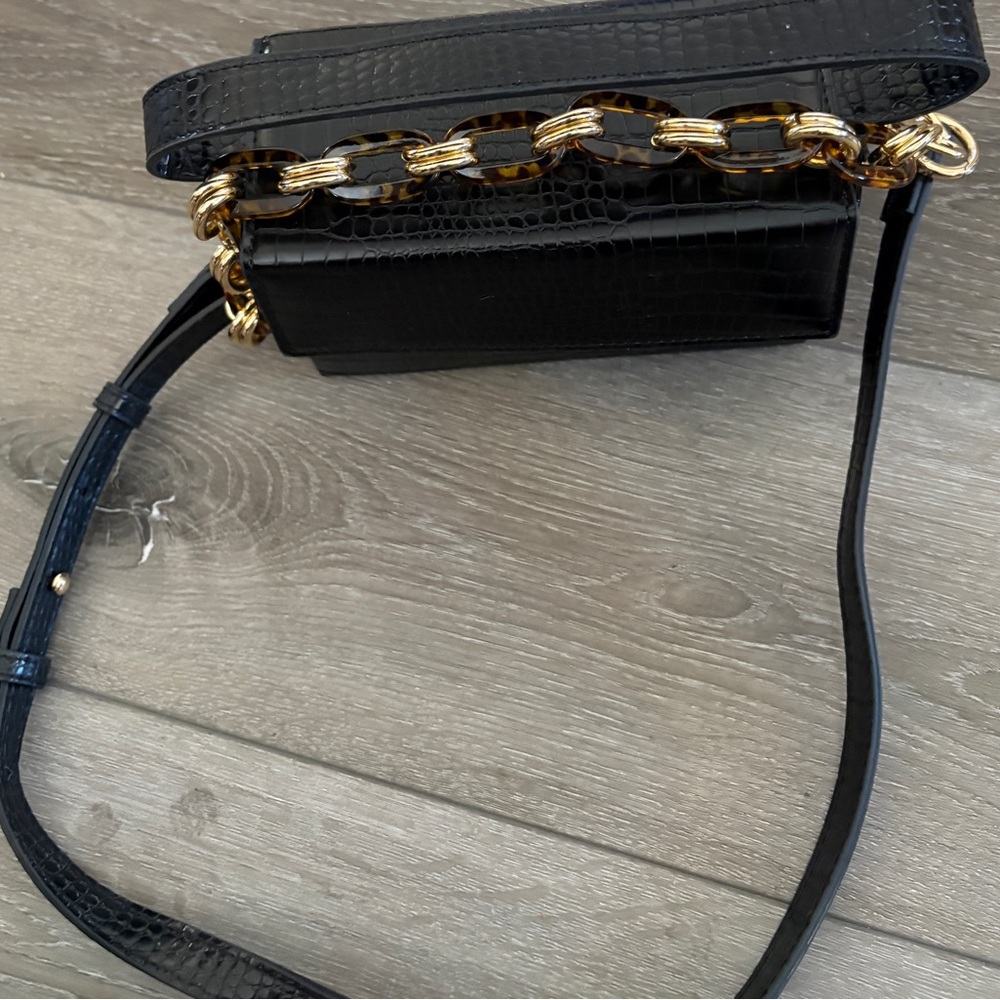 Like Dreams Faux Croc
Embossed Box Adjustable
Crossbody Purse